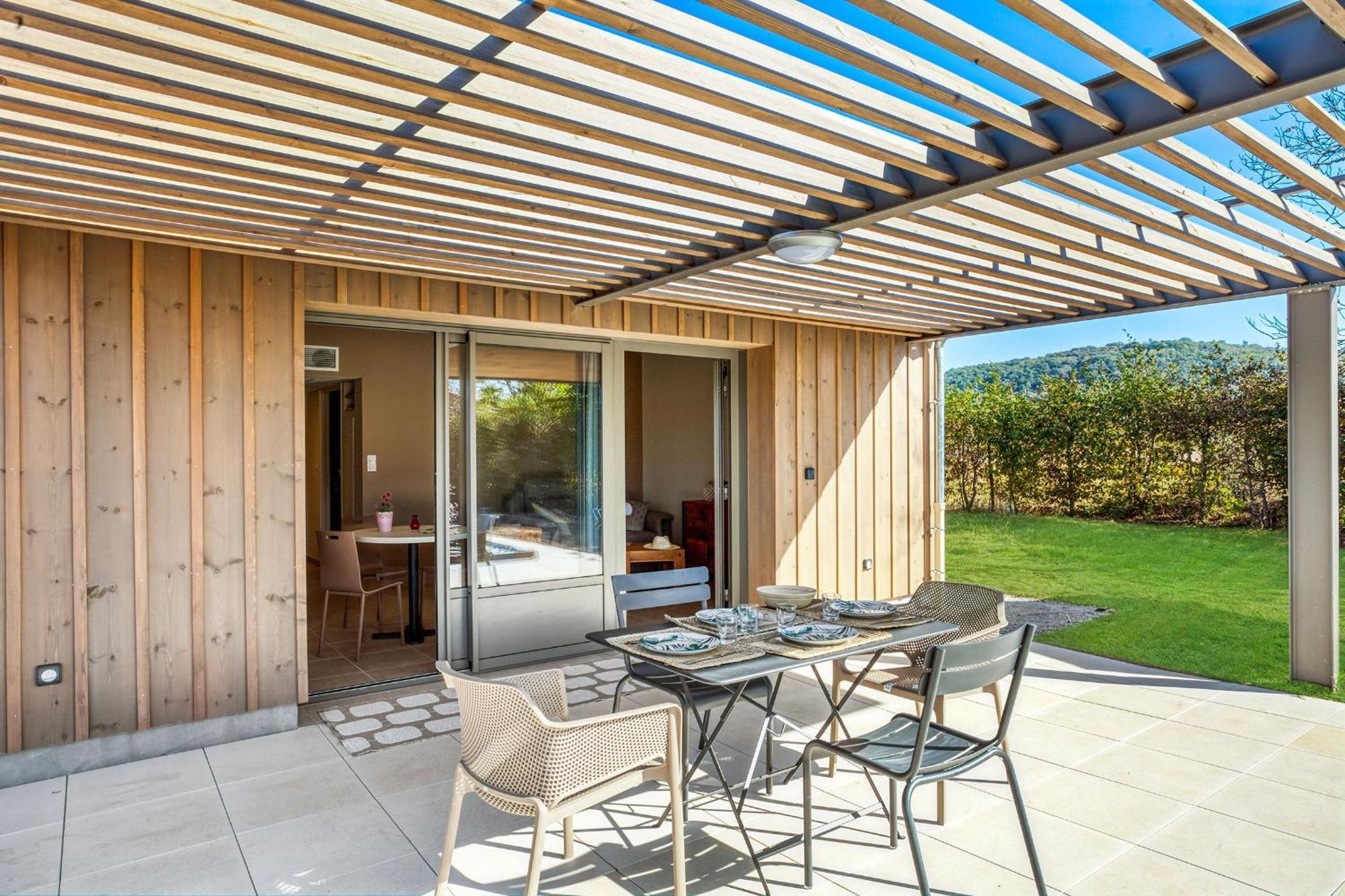 La Plaine Aux Etoiles - Maison Individuelle Avec Piscine Balneo Privative Et Jardin Domme Exterior photo