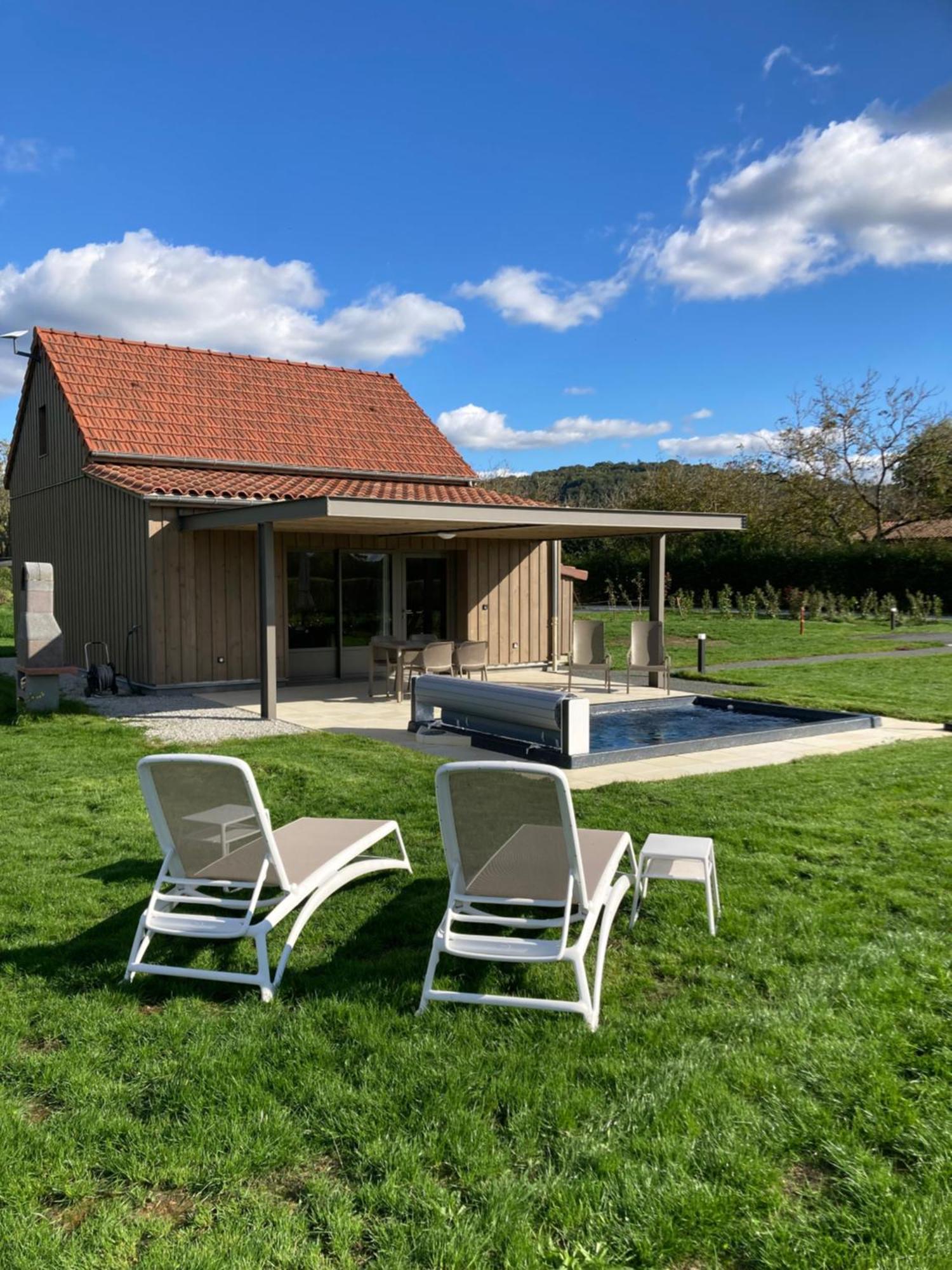 La Plaine Aux Etoiles - Maison Individuelle Avec Piscine Balneo Privative Et Jardin Domme Exterior photo